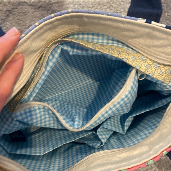 Vineyard Vines medium tote with beachy theme - Picture 4 of 7